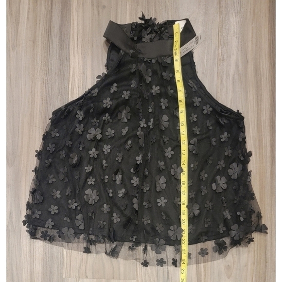 NWT New York & Company Sleeveless 3D Floral Halter Top - Picture 5 of 8